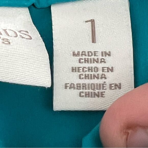 Weekends by Chicos, women’s size one(m) polyester blend cargo capris - Picture 5 of 9